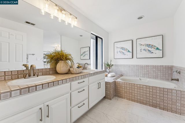6317 Ridgemont Dr, Oakland, CA 94619