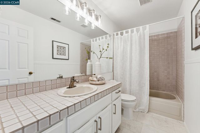 6317 Ridgemont Dr, Oakland, CA 94619