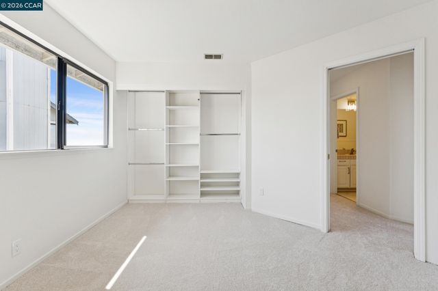 6317 Ridgemont Dr, Oakland, CA 94619