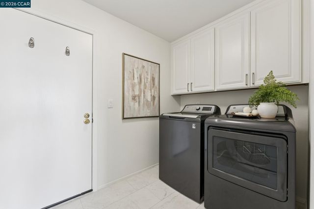 6317 Ridgemont Dr, Oakland, CA 94619