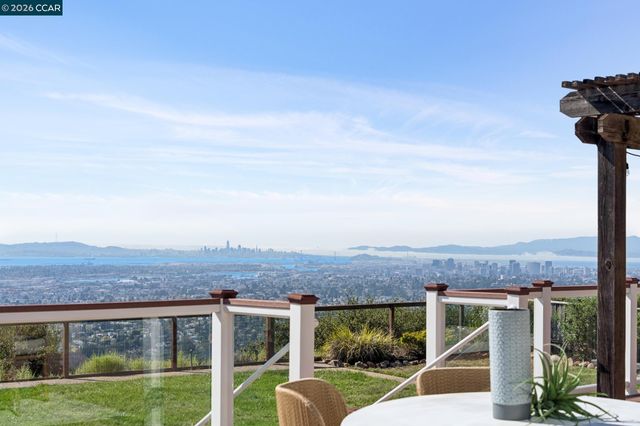 6317 Ridgemont Dr, Oakland, CA 94619