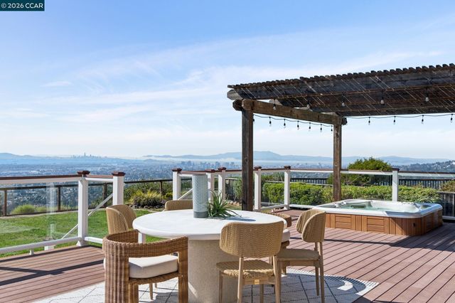 6317 Ridgemont Dr, Oakland, CA 94619