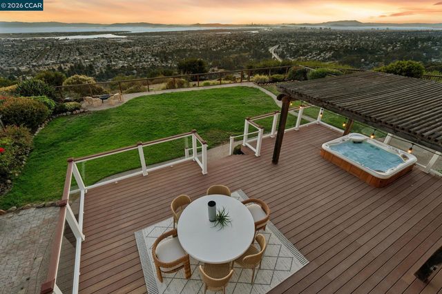 6317 Ridgemont Dr, Oakland, CA 94619