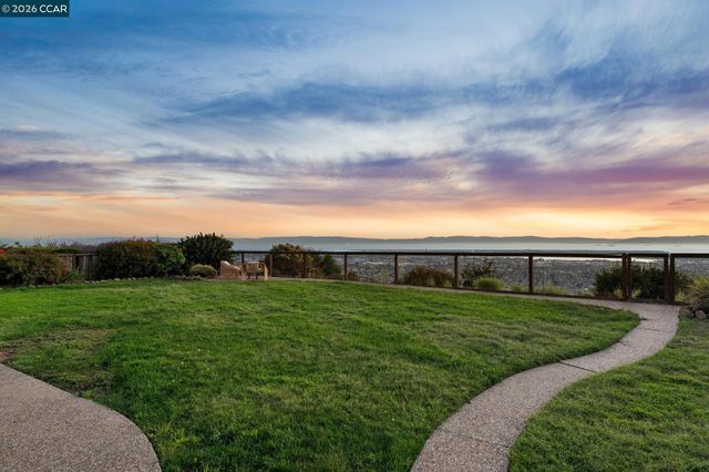 6317 Ridgemont Dr, Oakland, CA 94619
