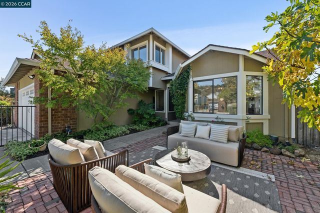 6317 Ridgemont Dr, Oakland, CA 94619