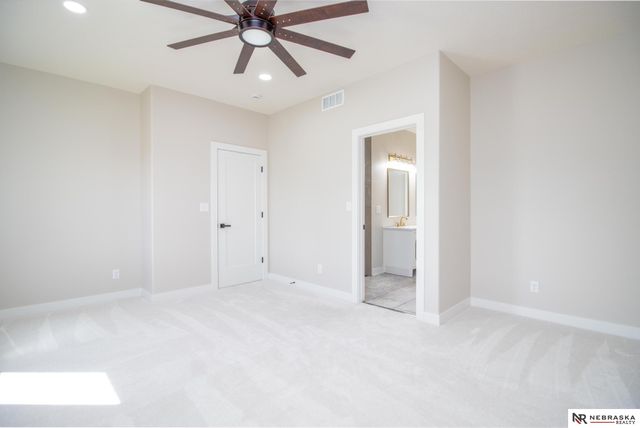 7769 S 94th Bay, Lincoln, NE 68526