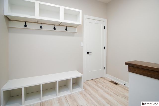 7769 S 94th Bay, Lincoln, NE 68526