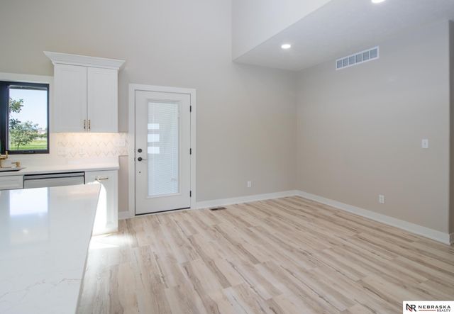 7769 S 94th Bay, Lincoln, NE 68526