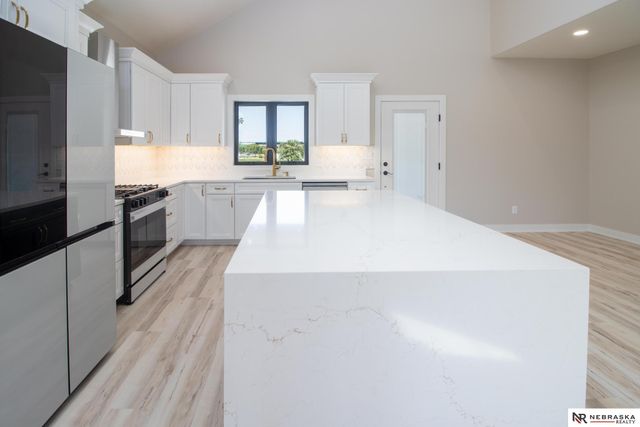 7769 S 94th Bay, Lincoln, NE 68526
