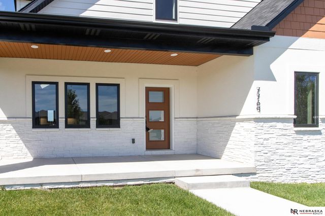 7769 S 94th Bay, Lincoln, NE 68526