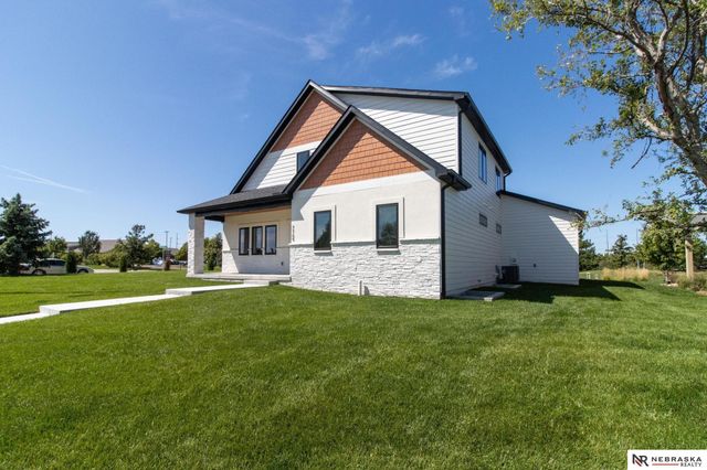7769 S 94th Bay, Lincoln, NE 68526
