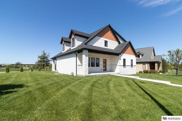 7769 S 94th Bay, Lincoln, NE 68526