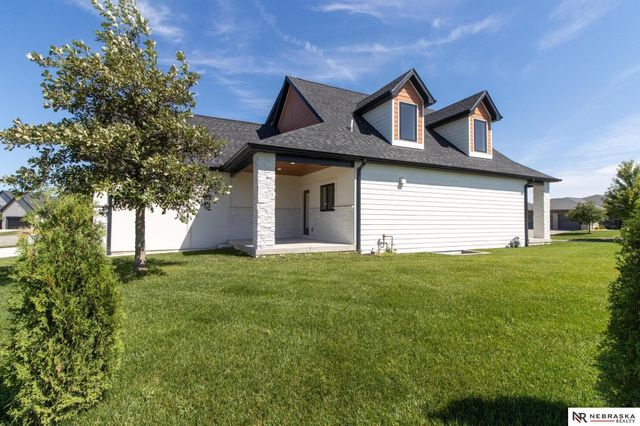 7769 S 94th Bay, Lincoln, NE 68526
