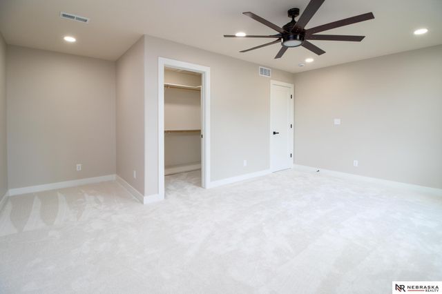 7769 S 94th Bay, Lincoln, NE 68526