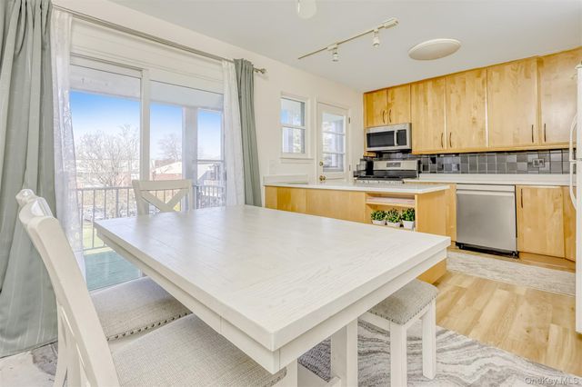 104 Bon Aire Circle W 8L, Suffern, NY 10901