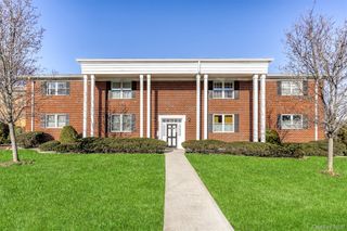 104 Bon Aire Circle W 8L, Suffern, NY 10901