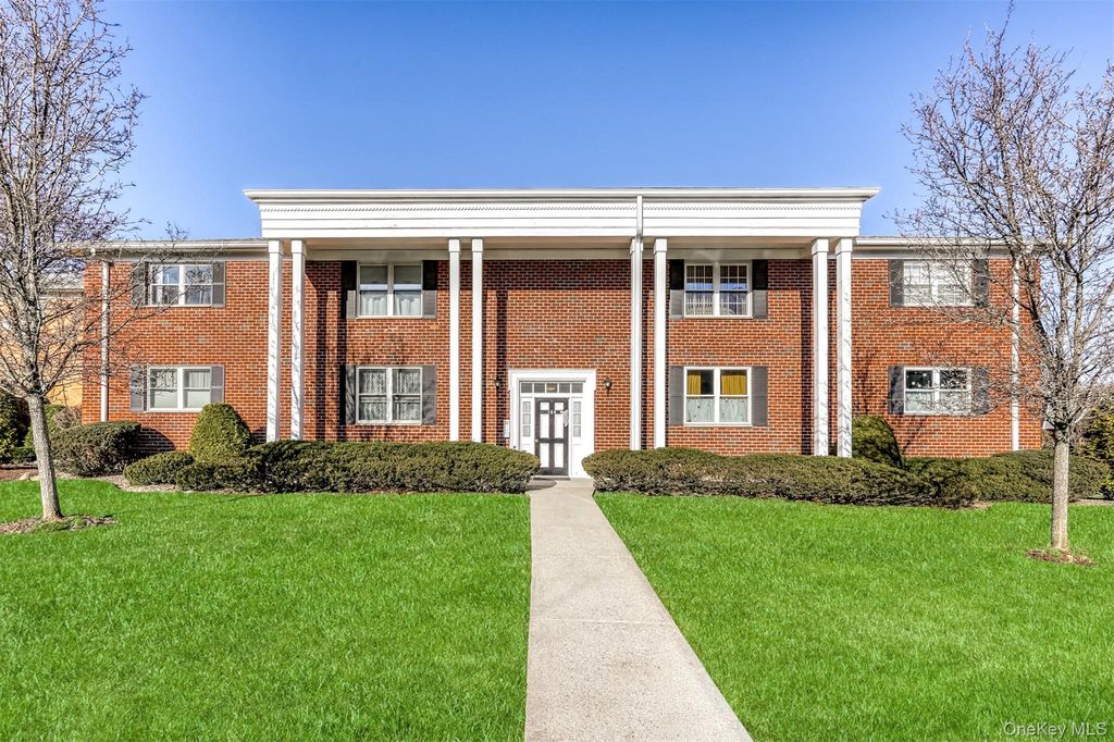 104 Bon Aire Circle W 8L, Suffern, NY 10901