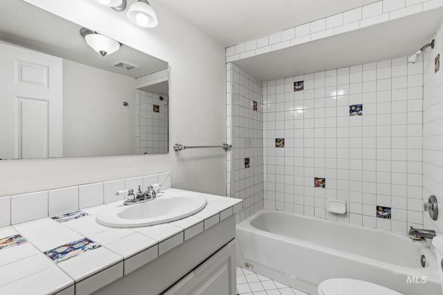 2034 S Broxon, Boise, ID 83705