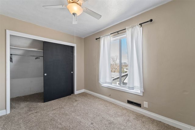 810 N 7th Avenue W, Newton, IA 50208