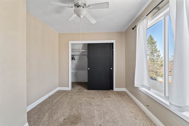 810 N 7th Avenue W, Newton, IA 50208