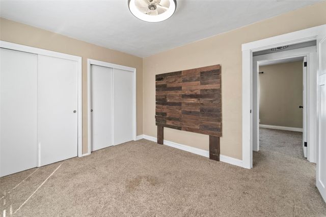 810 N 7th Avenue W, Newton, IA 50208