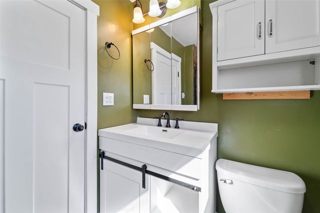 810 N 7th Avenue W, Newton, IA 50208