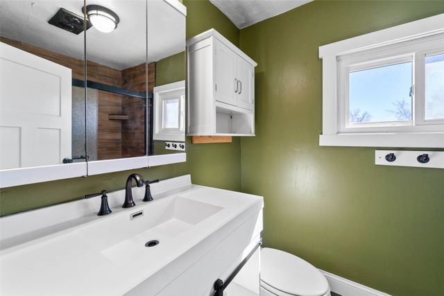 810 N 7th Avenue W, Newton, IA 50208