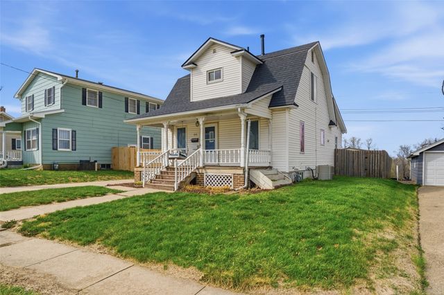 810 N 7th Avenue W, Newton, IA 50208