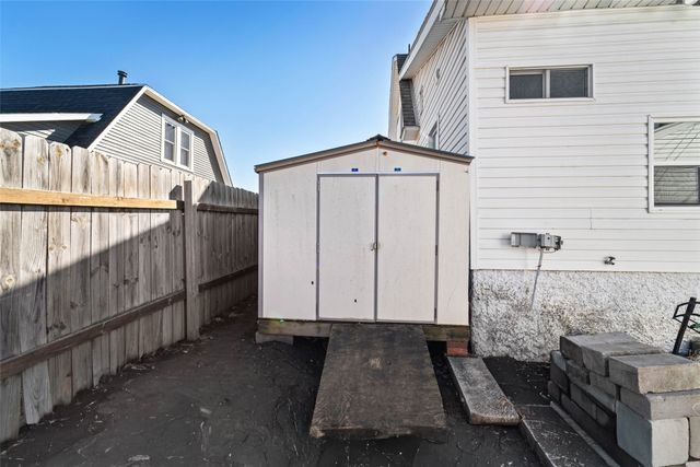 810 N 7th Avenue W, Newton, IA 50208