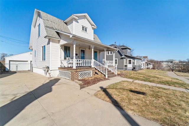 810 N 7th Avenue W, Newton, IA 50208