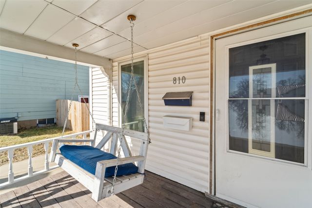 810 N 7th Avenue W, Newton, IA 50208