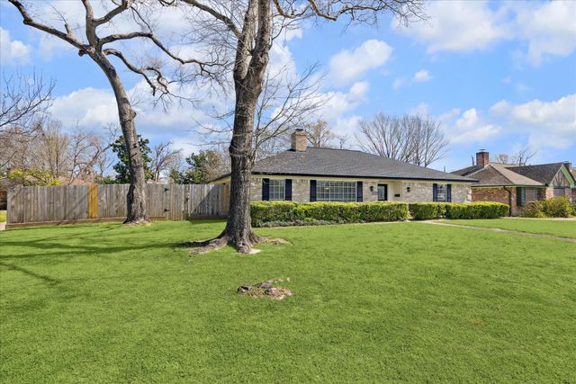 4530 T C Jester Boulevard, Houston, TX 77018