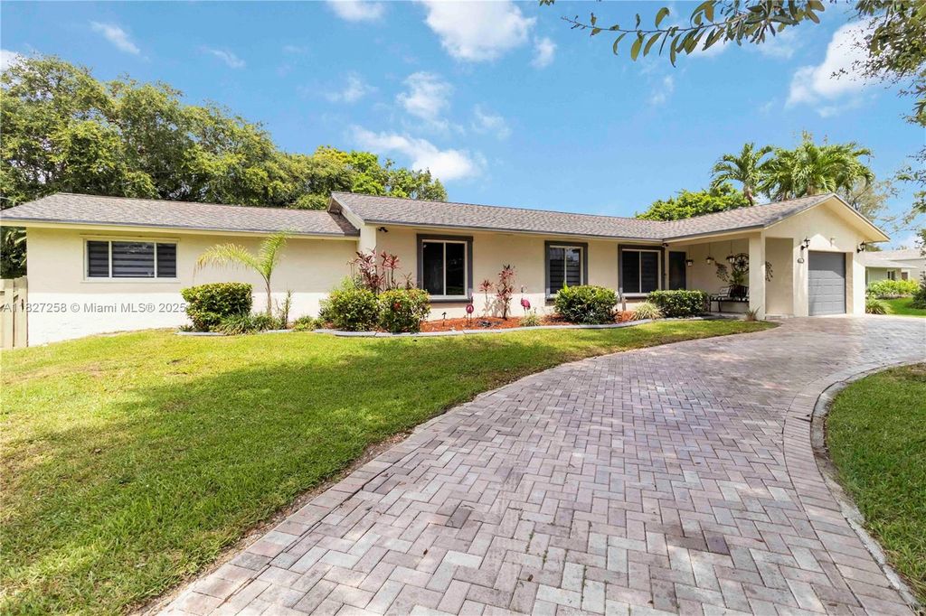 431 S Old Hiatus Rd, Plantation, FL 33325