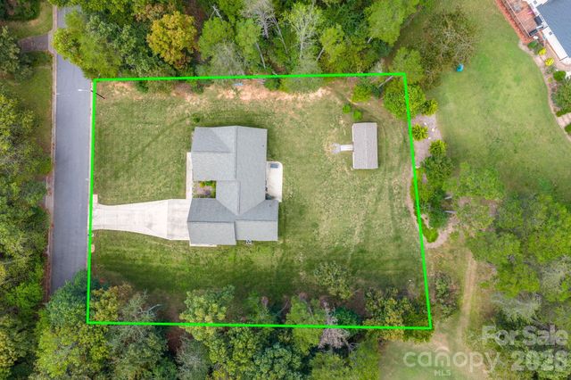 4850 Woodwinds Drive NE, Hickory, NC 28601