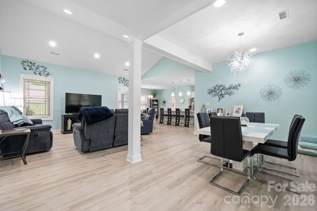 4850 Woodwinds Drive NE, Hickory, NC 28601