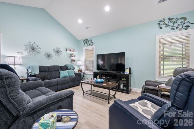 4850 Woodwinds Drive NE, Hickory, NC 28601