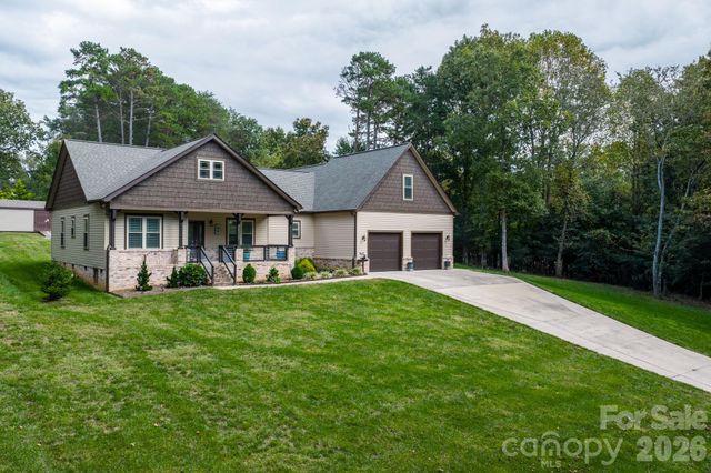 4850 Woodwinds Drive NE, Hickory, NC 28601