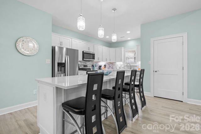 4850 Woodwinds Drive NE, Hickory, NC 28601