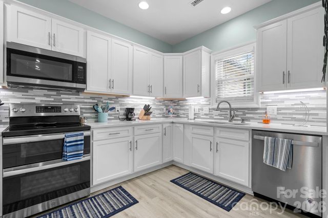 4850 Woodwinds Drive NE, Hickory, NC 28601