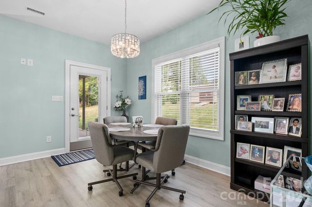 4850 Woodwinds Drive NE, Hickory, NC 28601