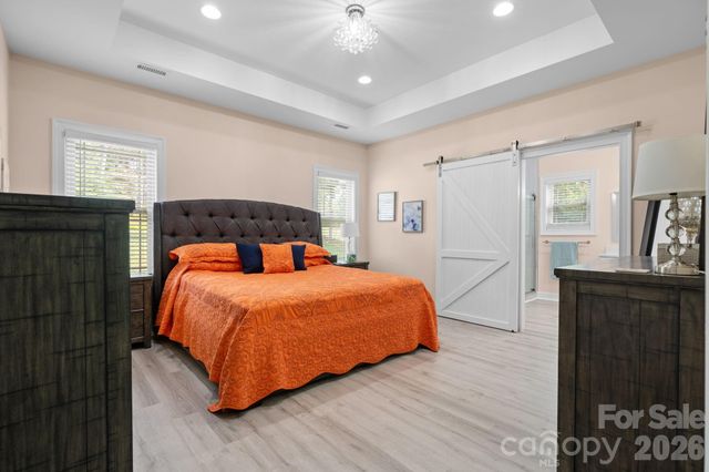 4850 Woodwinds Drive NE, Hickory, NC 28601