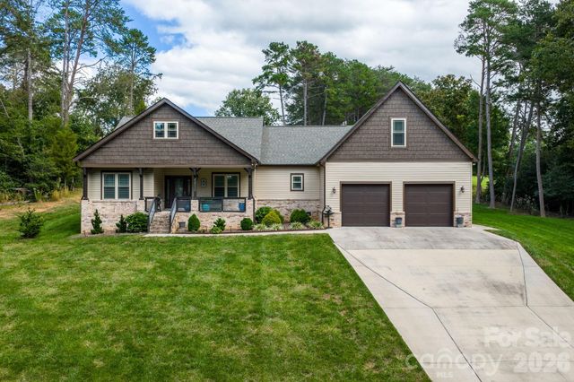 4850 Woodwinds Drive NE, Hickory, NC 28601