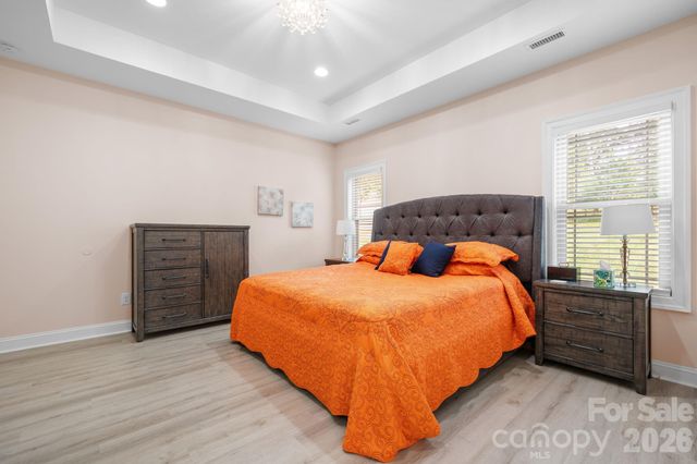 4850 Woodwinds Drive NE, Hickory, NC 28601