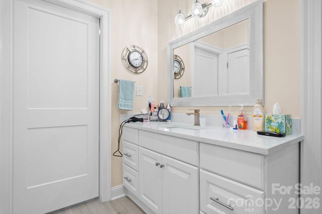 4850 Woodwinds Drive NE, Hickory, NC 28601