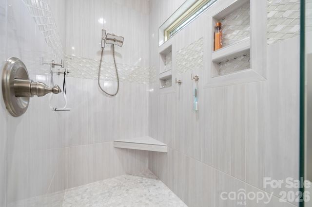 4850 Woodwinds Drive NE, Hickory, NC 28601