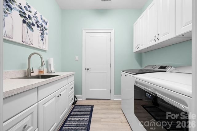 4850 Woodwinds Drive NE, Hickory, NC 28601