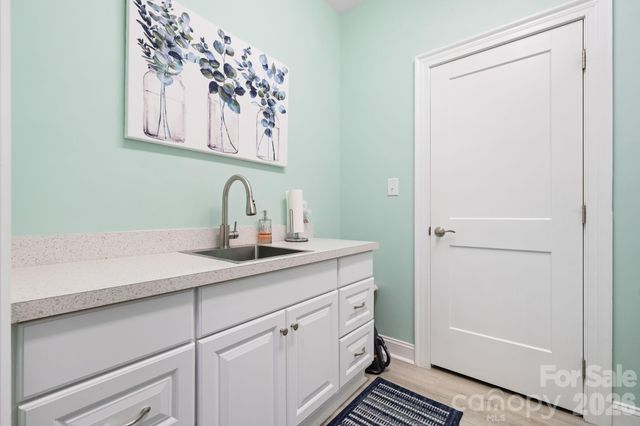 4850 Woodwinds Drive NE, Hickory, NC 28601