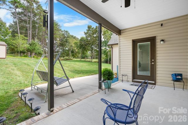 4850 Woodwinds Drive NE, Hickory, NC 28601