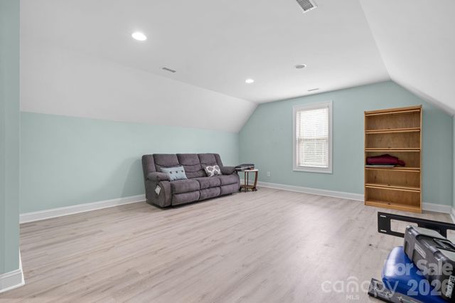 4850 Woodwinds Drive NE, Hickory, NC 28601