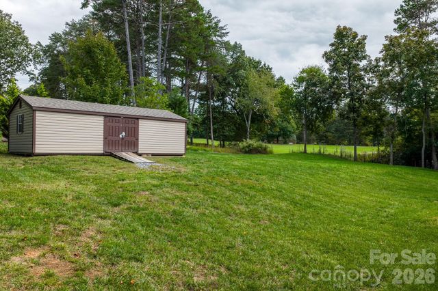 4850 Woodwinds Drive NE, Hickory, NC 28601